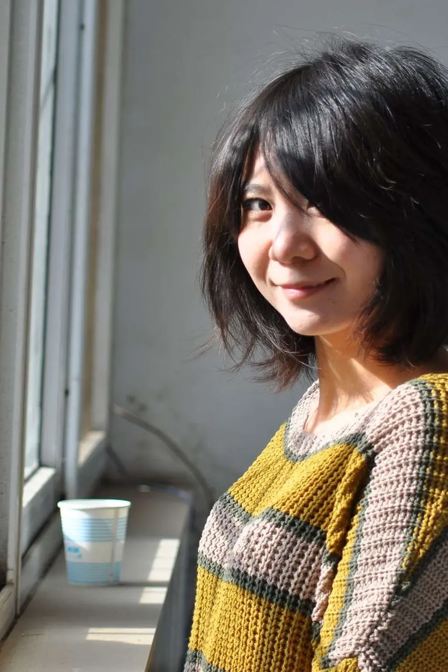 Wavy layered bob haircut with an air-dried finish